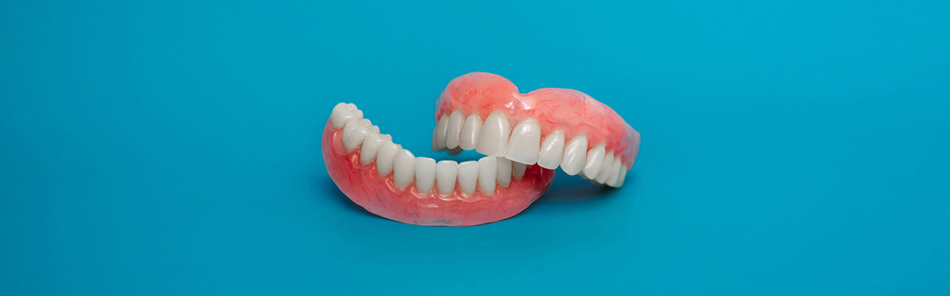 How does the choice of a denture provider impact the quality of dentures?